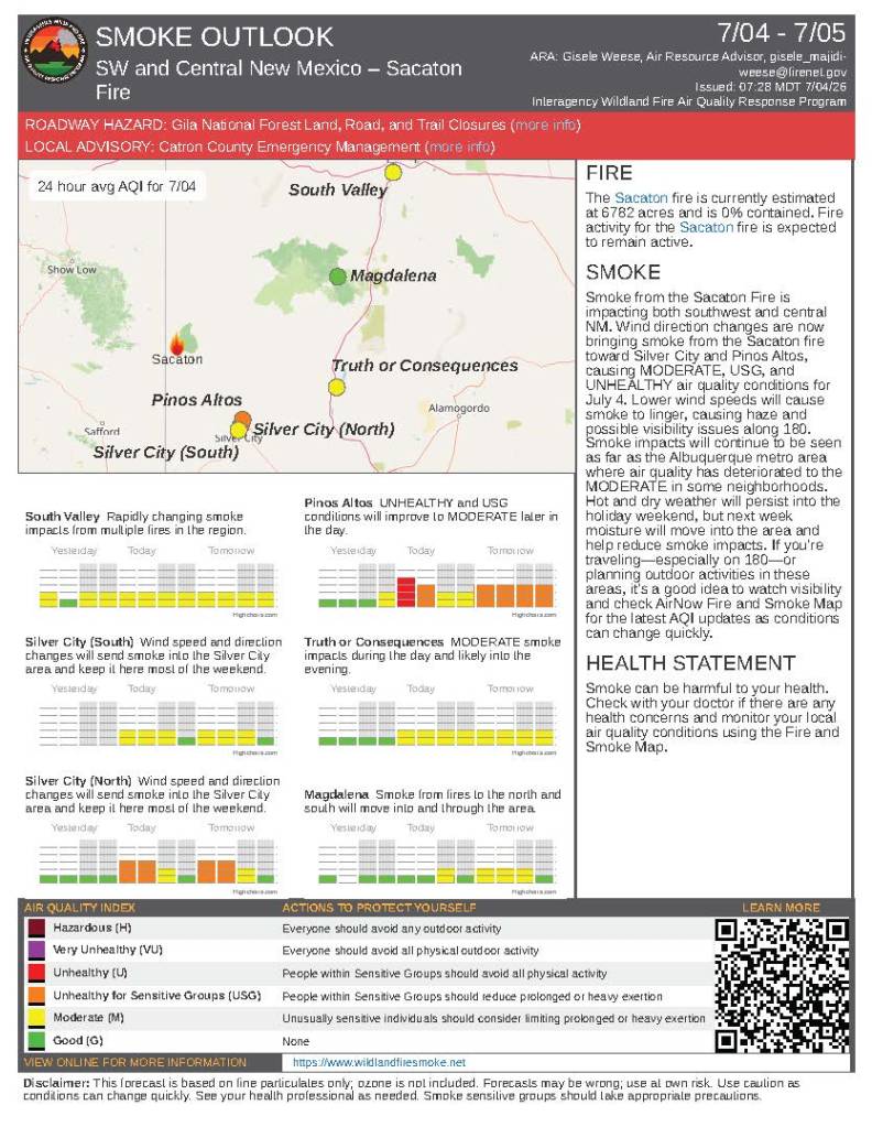 Image is a document with text, a map, and charts showing smoke levels forecasted in communities around the Sacaton Fire
